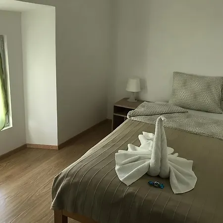 Alojamento de Acomodação e Pequeno-almoço Rot 3*