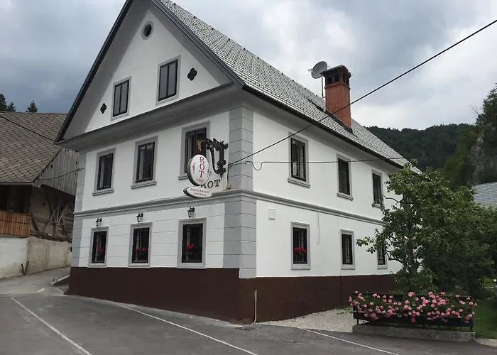 Nočitev z zajtrkom Rot 3*