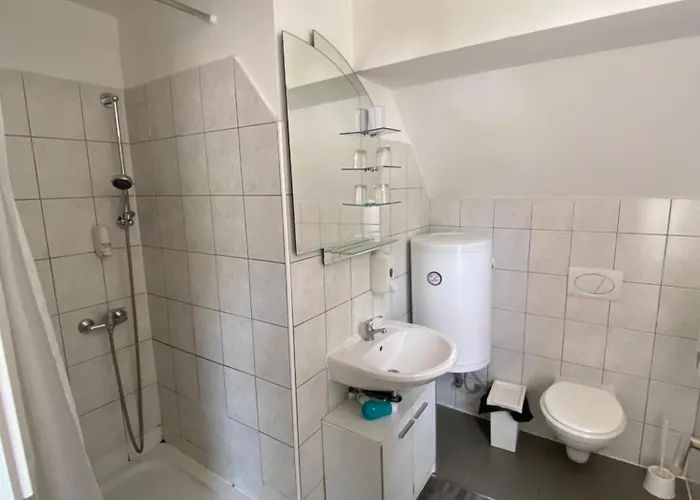 Nočitev z zajtrkom Rot 3*