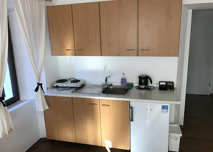 Rot Nočitev z zajtrkom 3*